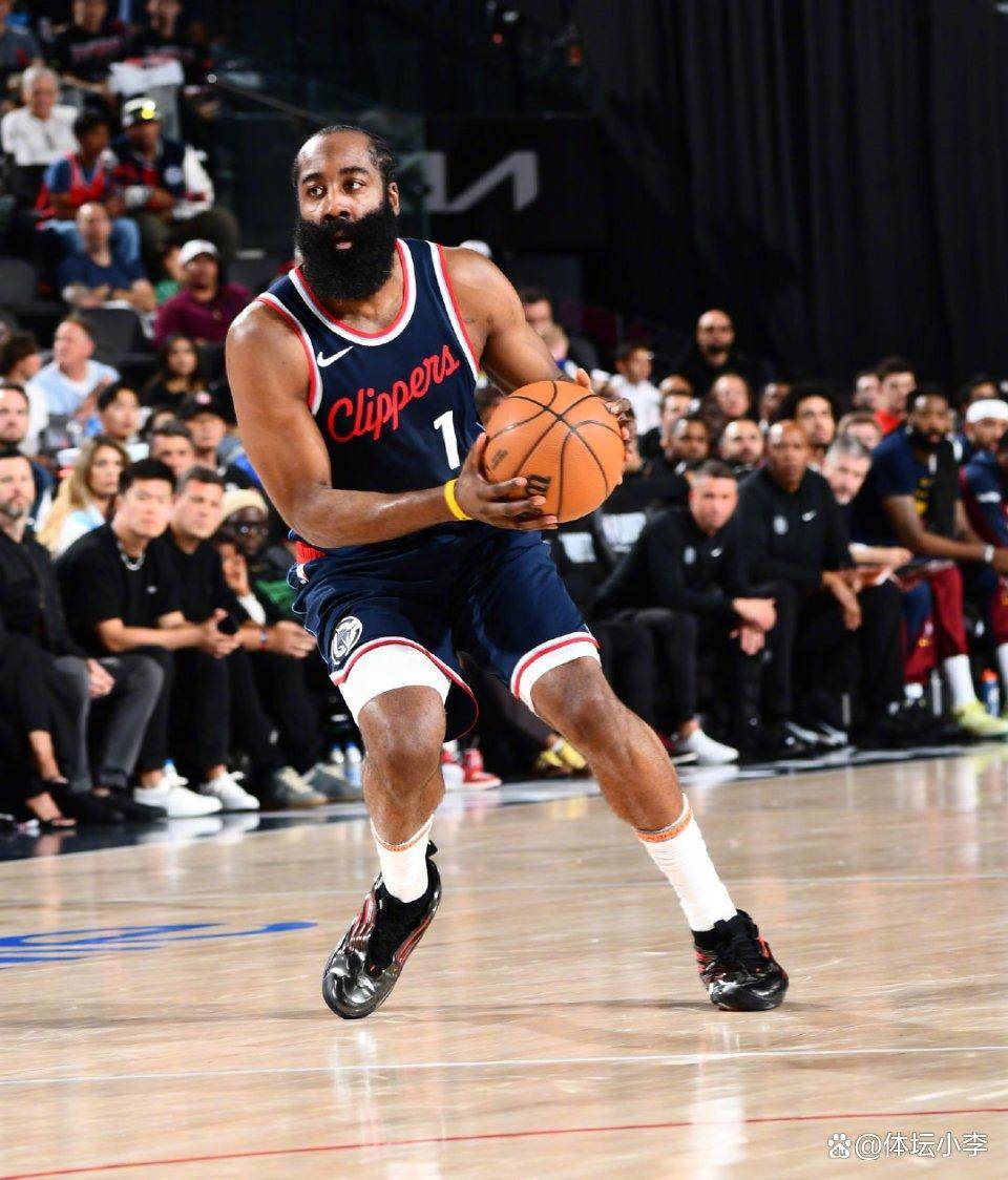 星空体育官网包含NBA常规赛倒计时,洛杉矶快船集结日复出首秀,细节引发关注,底气十足,轮换策略成焦点的词条